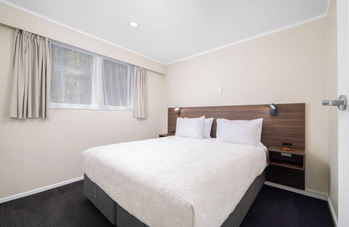 Russell Hotel | The Captains Motel