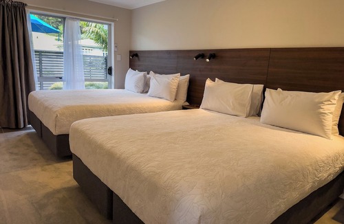 Russell Hotel | The Captains Motel