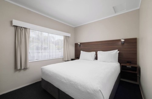 Russell Hotel | The Captains Motel