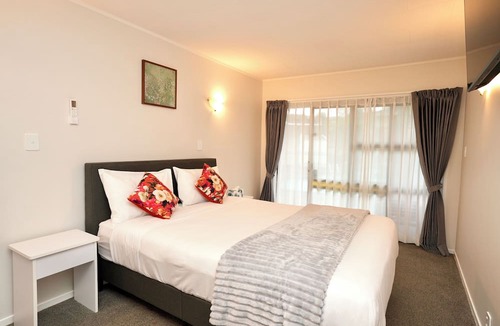 Royal Oak Hotel | Dukes Midway Lodge