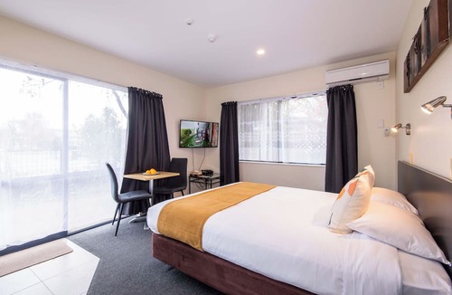 Upper Riccarton Hotel | 298 Westside Motor Lodge