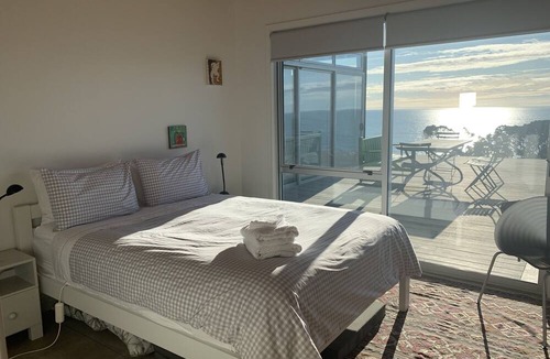 Waiiti House | 180° sea views, superior coastal cottage