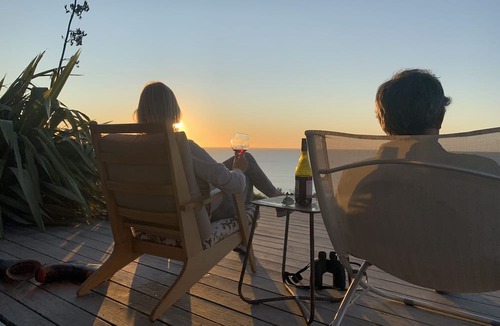 Waiiti House | 180° sea views, superior coastal cottage