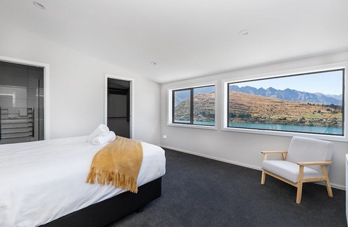 Queenstown Apartment | Alpine Retreat - Panoramic Views