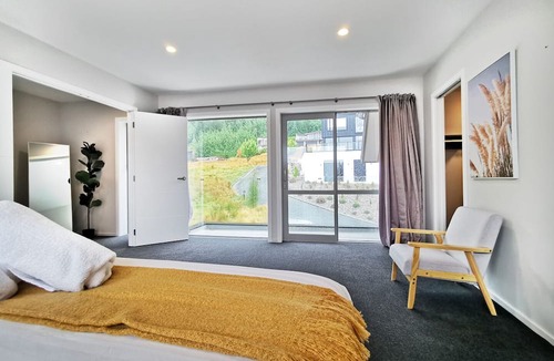 Queenstown Apartment | Alpine Retreat - Panoramic Views