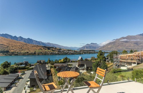 Queenstown Apartment | Alpine Retreat - Panoramic Views