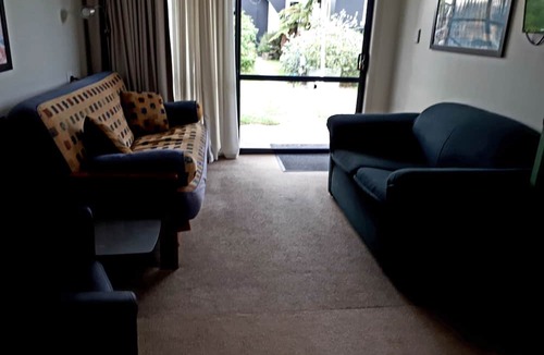 Te Rangiita Apartment | "REELAX-ATION" by the Lake. The Perfect base to Relax, Fish,Swim,Ski or Explore