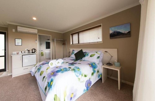 Omarama Bed & Breakfast | BigSky Bed and Breakfast