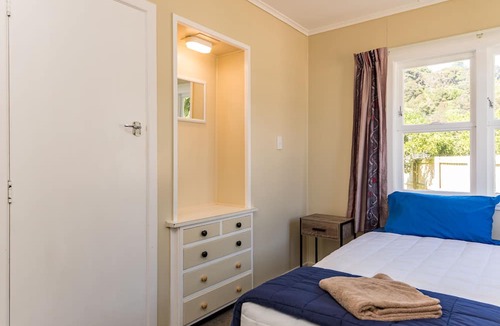 Paihia Cabin | Waitangi Beach Bach 30B