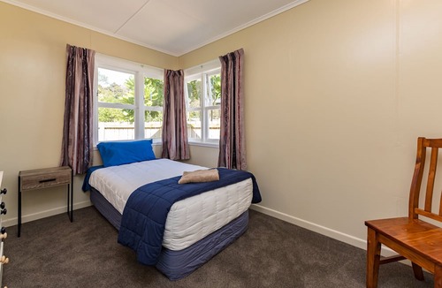 Paihia Cabin | Waitangi Beach Bach 30B