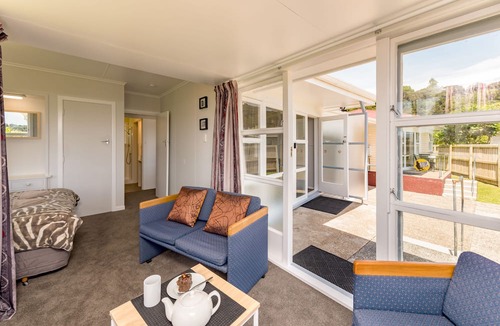 Paihia Cabin | Waitangi Beach Bach 30A