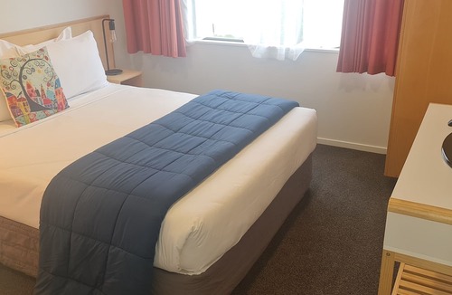 Katikati Hotel | ASURE Kaimai View Motel