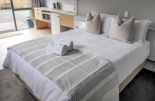 Whangamata Hotel | La Dolce Vita