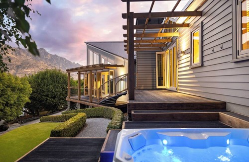 Lower Shotover House | Pinnacle Villa