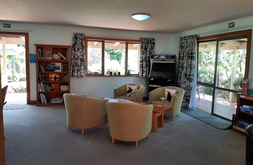Riwaka Hostel | Eden's Edge Lodge