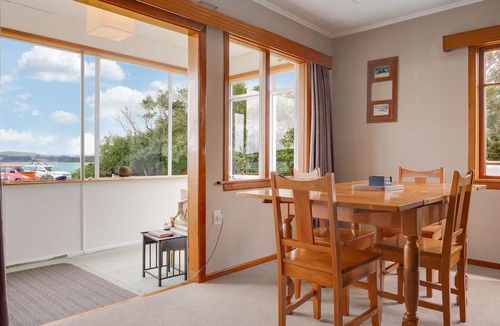 New Haven Hotel | Surat Bay Lodge, Motel and Backpackers