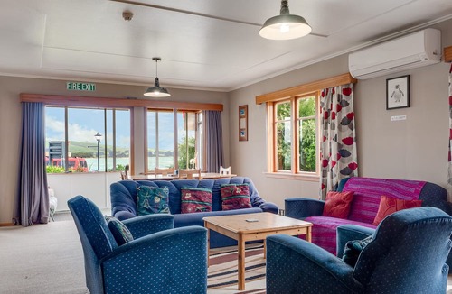 New Haven Hotel | Surat Bay Lodge, Motel and Backpackers