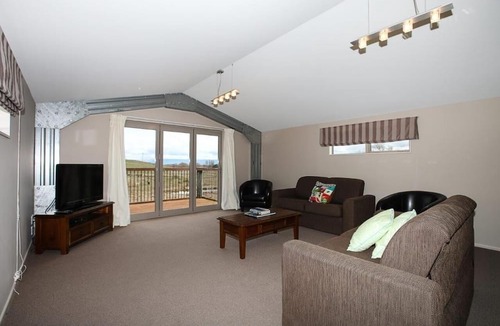 Waipiata Bed & Breakfast | Tussock Lodge Waipiata
