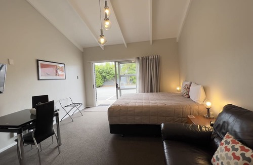 Timaru Hotel | Cedar Lodge Motel