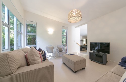 Waiheke Island Cottage | Ted's Cottage near Little Oneroa Beach