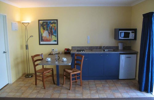 Paraparaumu Hotel | Elliotts Kapiti Coast Motor Lodge