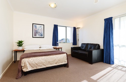 Paraparaumu Hotel | Elliotts Kapiti Coast Motor Lodge