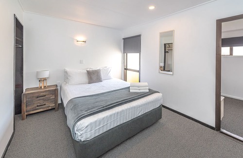 Whanganui Hotel | Burwood Manor Motel