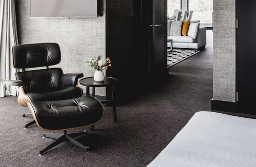 Wellington Hotel | Bolton Hotel