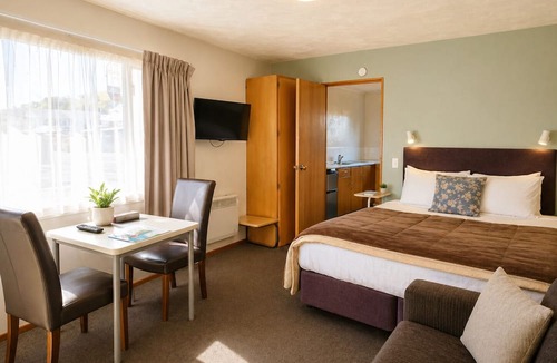 Tahunanui Hotel | Castles Motel and Driftwood Motel
