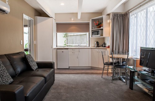 Tahunanui Hotel | Castles Motel and Driftwood Motel