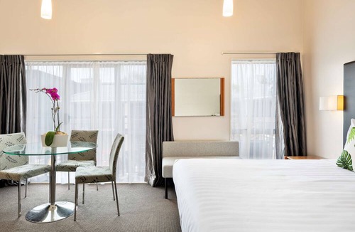 Epsom Hotel | Best Western Newmarket Inn & Suites