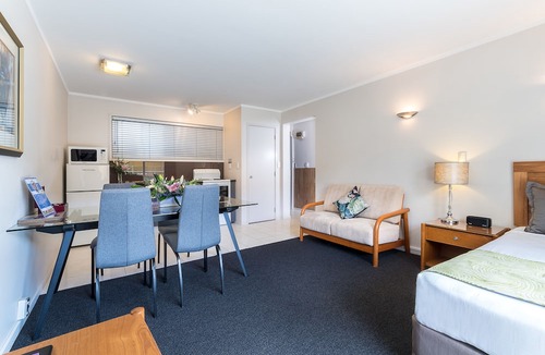 Epsom Hotel | Best Western Newmarket Inn & Suites