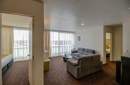 Auckland Central Business District Hotel | The Quadrant Hotel & Suites