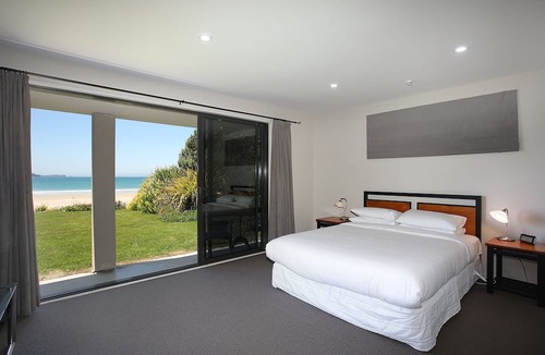 Curio Bay House | Curio Bay Salt House Motel