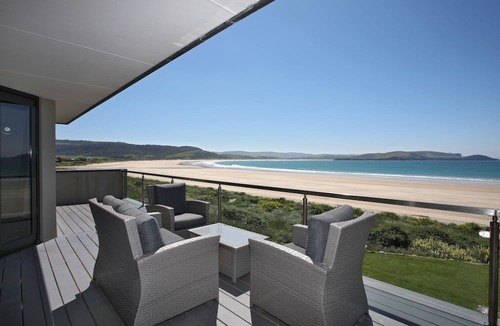 Curio Bay House | Curio Bay Salt House Motel