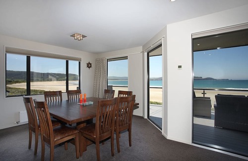 Curio Bay House | Curio Bay Salt House Motel