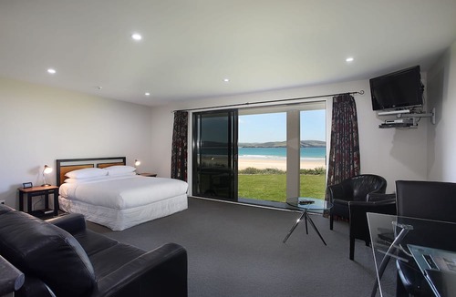 Curio Bay House | Curio Bay Salt House Motel
