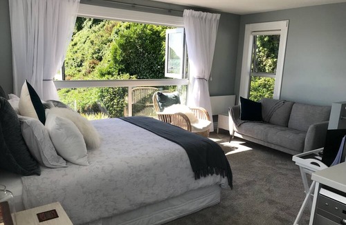 Plimmerton Hotel | Wellington Beach Suite