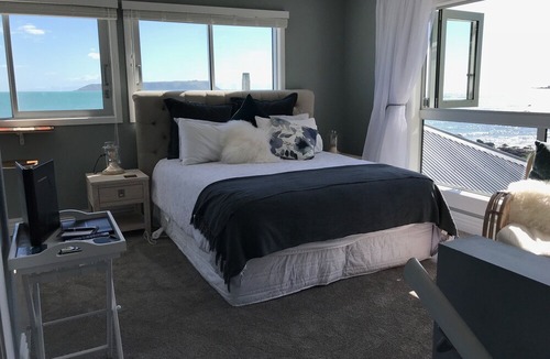 Plimmerton Hotel | Wellington Beach Suite