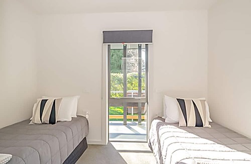 Geraldine Hotel | Black on Grey Motel