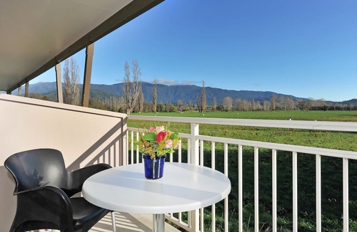 Takaka Hotel | Mohua Motels