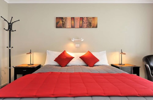 Takaka Hotel | Mohua Motels