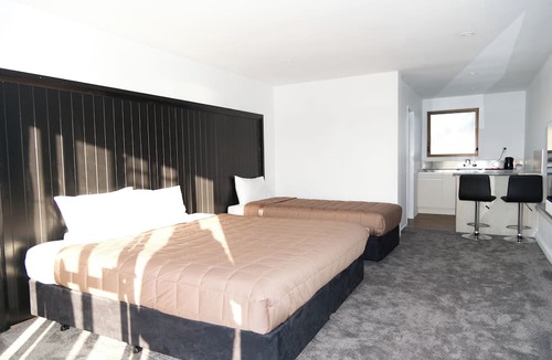 Porirua Hotel | Aotea Lodge