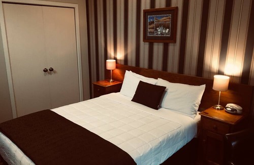 Arrowtown Hotel | Shades of Arrowtown