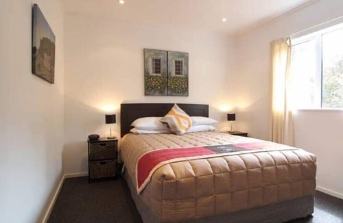 West Melton Cottage | Christchurch City & Country Cottages - Nut Point Cottage