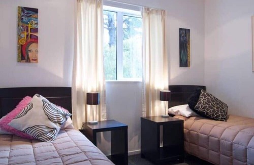 West Melton Cottage | Christchurch City & Country Cottages - Nut Point Cottage