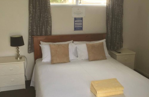 Orewa Hotel | Orewa Pillows Lodge