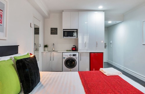 Auckland Central Business District Apartment | Idyllic City Studio Air-Con & Wifi