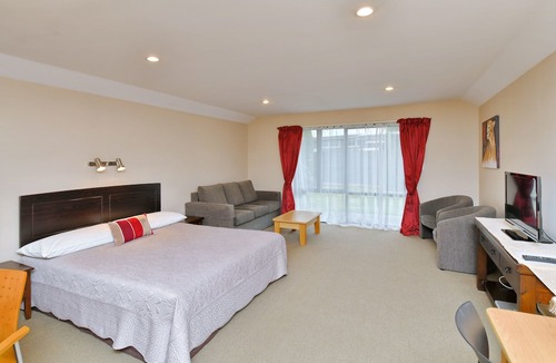 Woodend Hotel | Wayside Motel