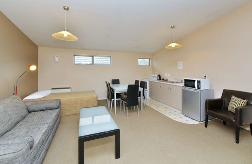 Woodend Hotel | Wayside Motel